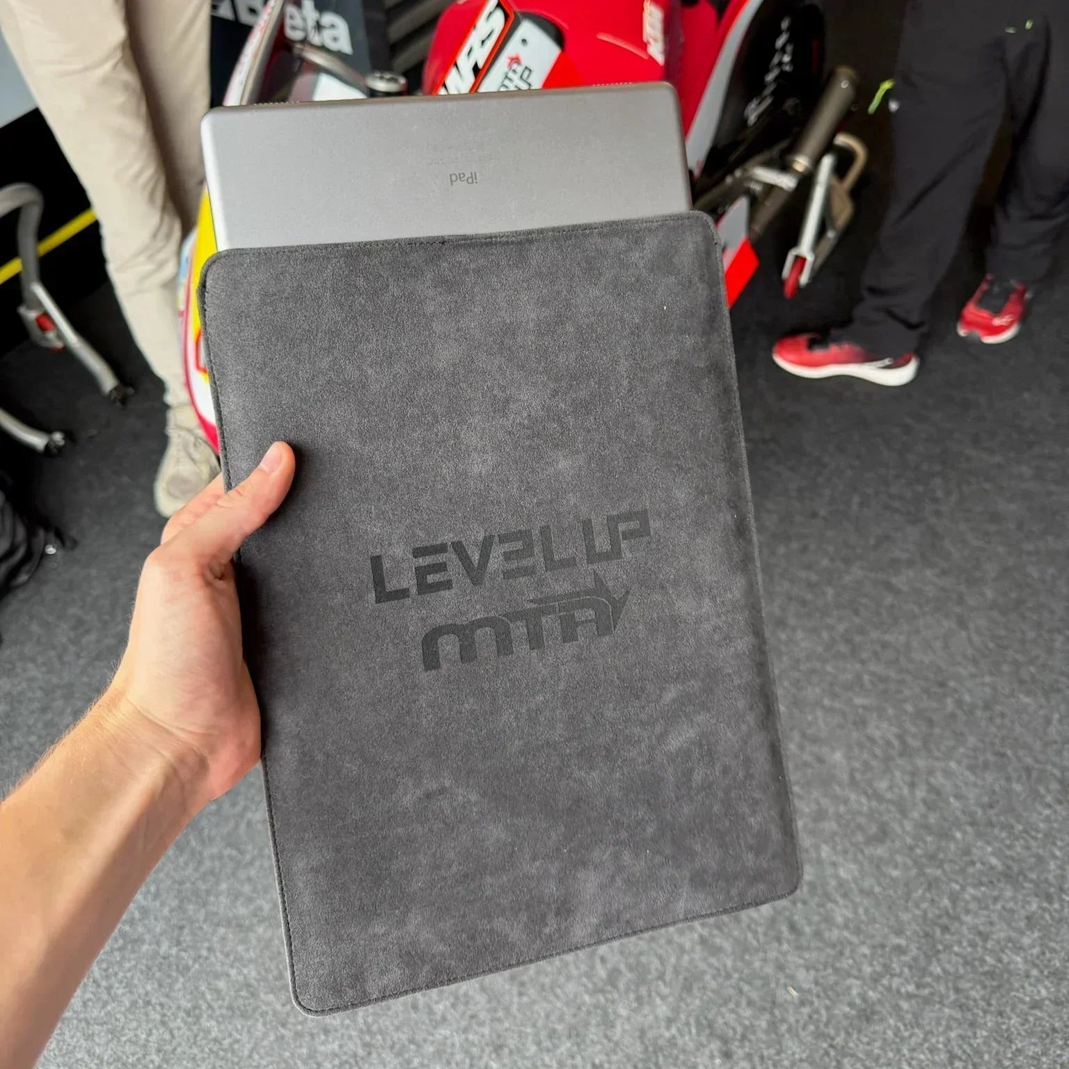 Alcantara iPad Mini Sleeve - LEVEL UP MTA - Space Grey
