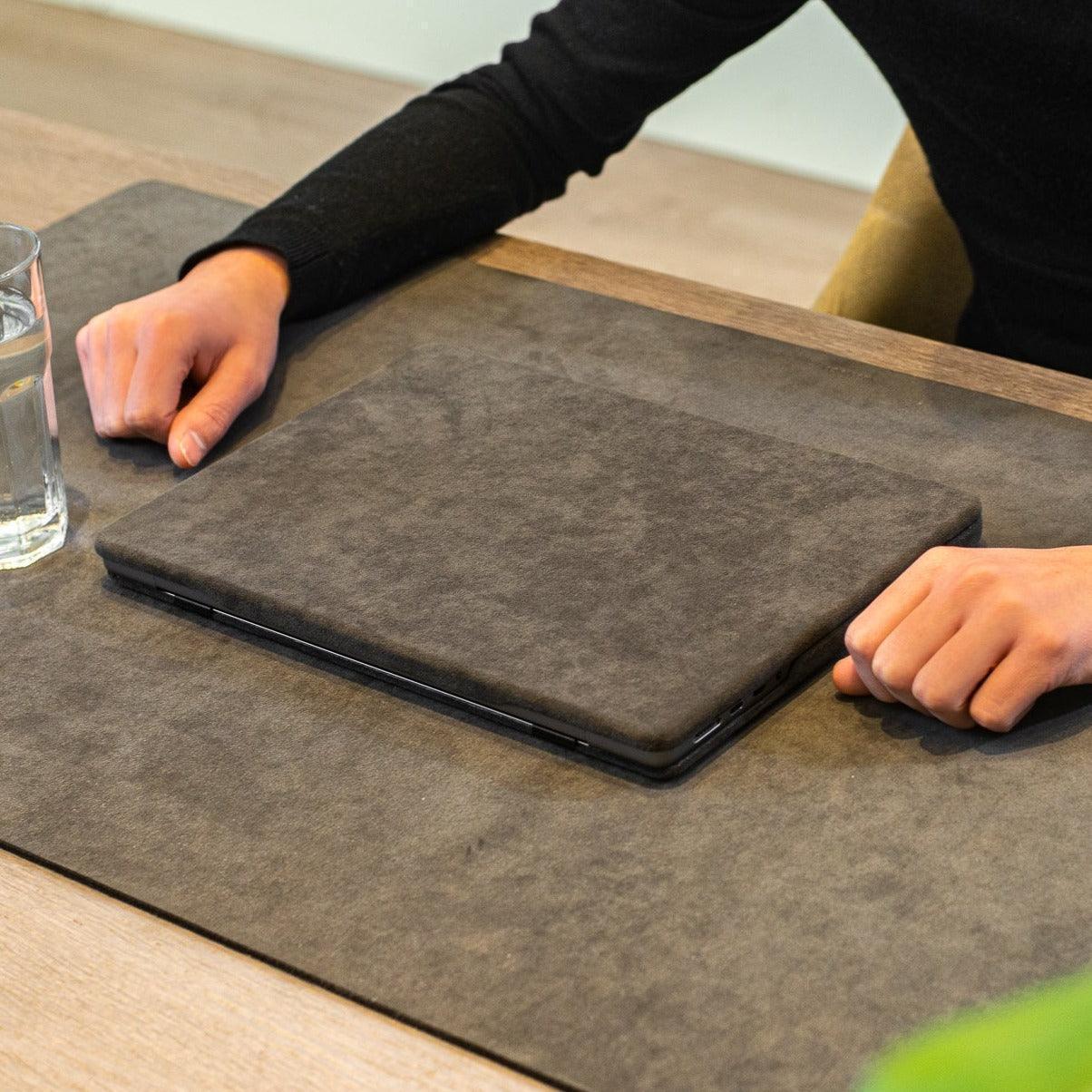 Alcantara MacBook Air Cover - For 15 inch (2023 M2 - 2025 M4) - Space Grey - Alcanside