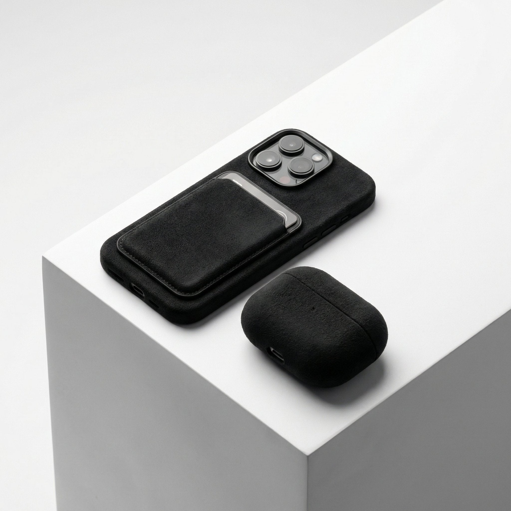 iPhone 15 Pro Max - Alcantara Case - Deep Black - Alcanside